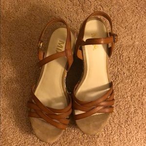 COLORFUL STRAW-WOVEN WEDGES